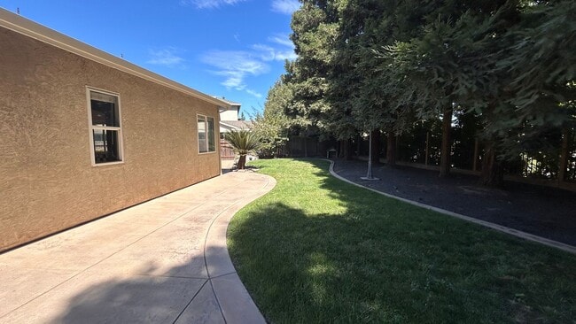 Building Photo - 1323 Cindy Dr