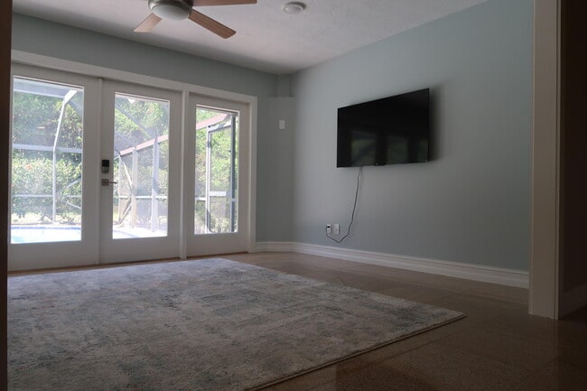 Building Photo - 1087 NE Quinn Pl