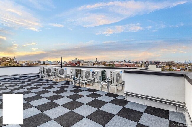 Building Photo - 499 Evergreen Ave