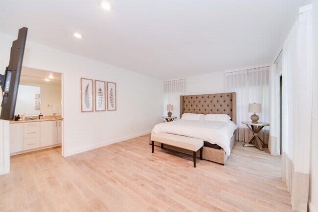 Building Photo - 11397 Pond View Dr