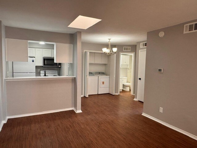 Building Photo - 9520 Royal Ln