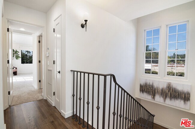 Building Photo - 131 S Martel Ave