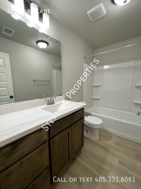 Building Photo - 382 Park Ln