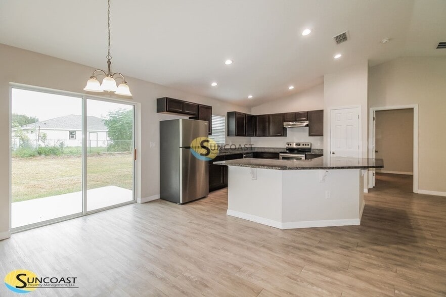 Building Photo - 14111 SW 48th Ct