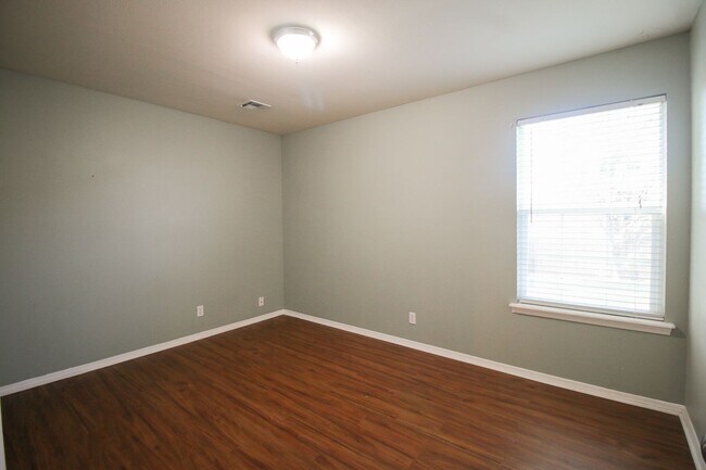 Building Photo - 3 Bed 2 Bath Rental Home in Tulsa