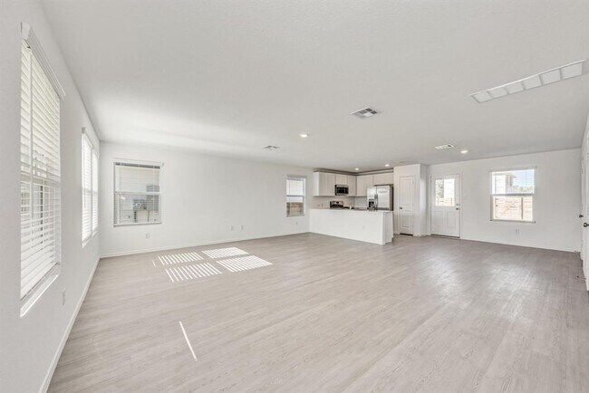 Building Photo - 367 Keefer