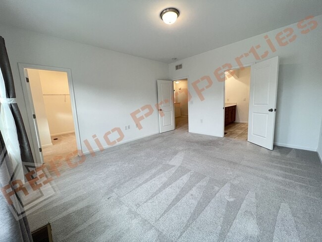 Building Photo - 1152 Epiphany Rd