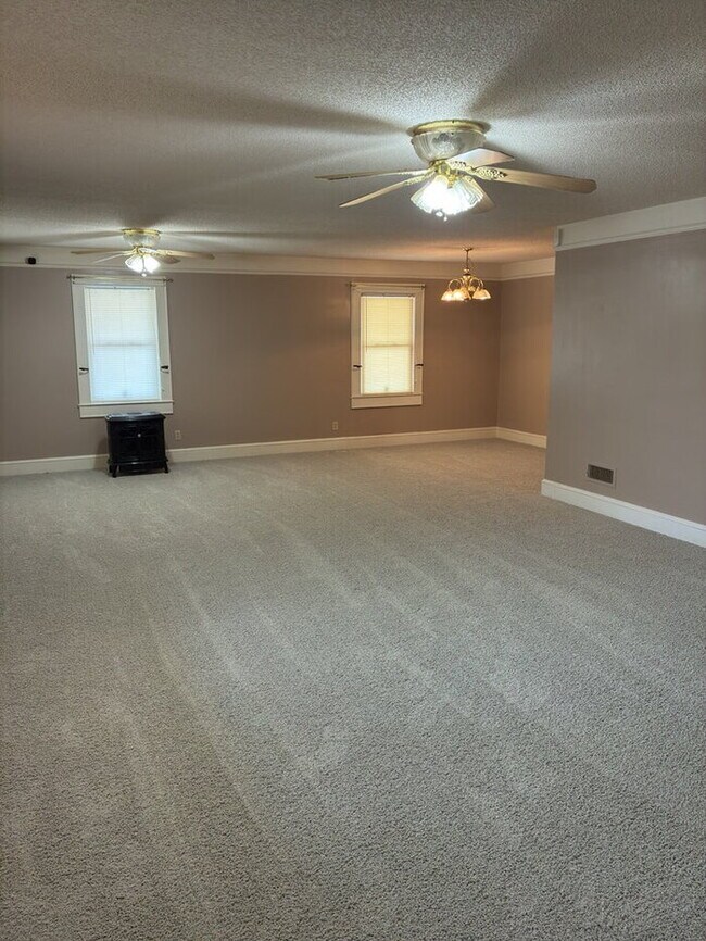 Building Photo - "Charming 3-Bedroom Retreat with 2 Full Baths in Peaceful Pelzer!"