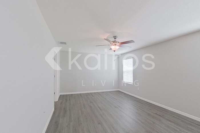 Building Photo - 8740 SW 43rd Ter