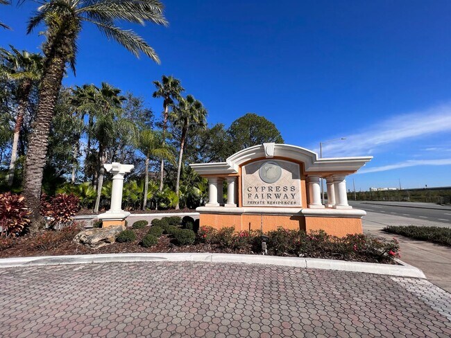 Building Photo - Awesome apartment at Cypress fairway!