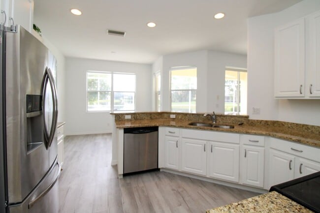 Building Photo - 3-Bed + Den Home With Lake Views & Pet-Friendly!