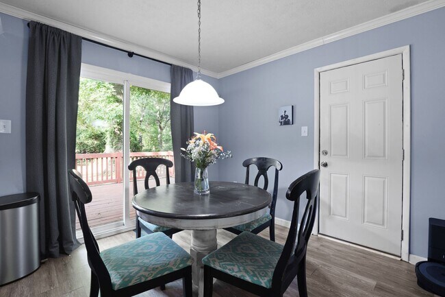 Building Photo - Settle Into Comfort in This Charming 3-Bedroom Home in Larchmont Estates