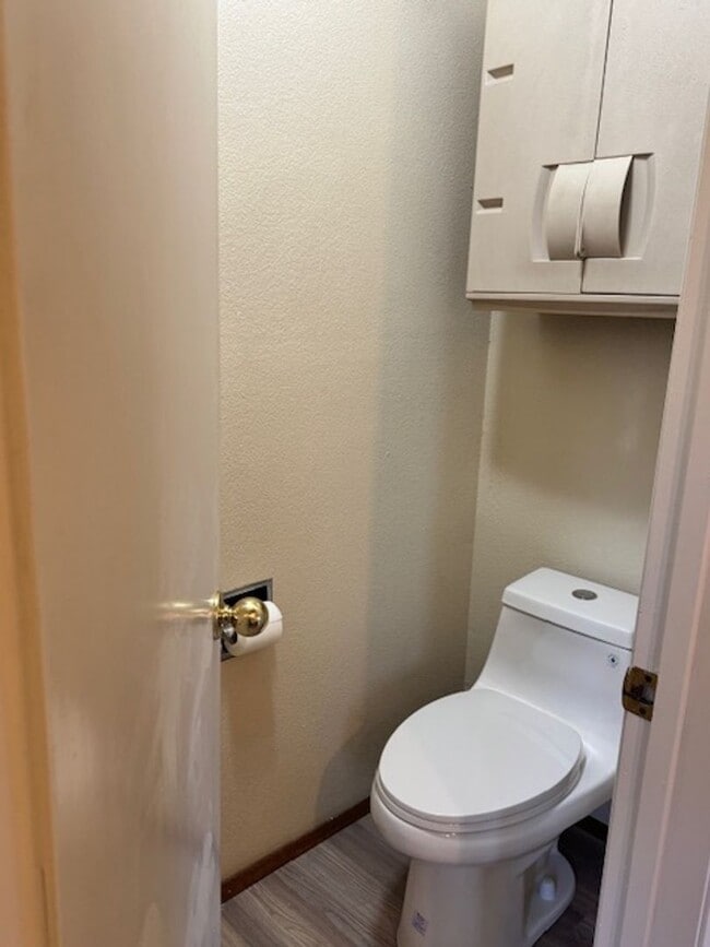 Building Photo - North Hilltop Home with 2 Car Garage