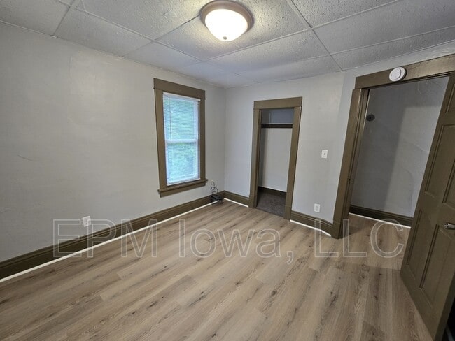 Building Photo - 419 Bratnober St