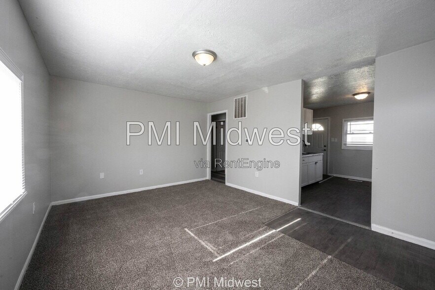 Building Photo - 2318 Groff Ave