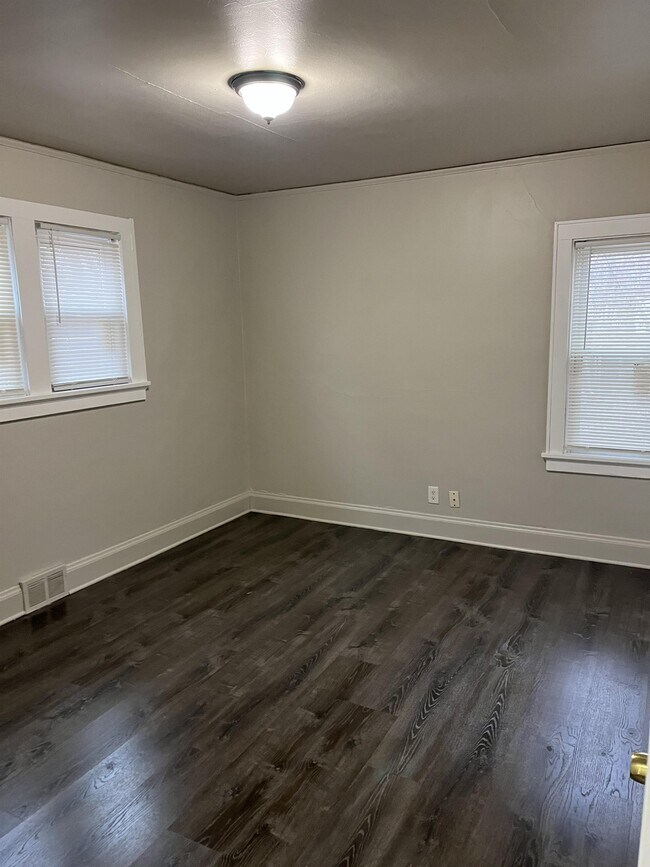 Building Photo - 4866 N 48th St