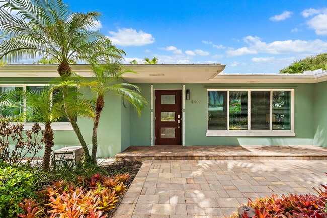 Building Photo - 440 Jupiter Ln