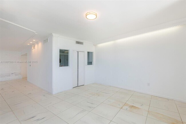 Building Photo - 5255 Collins Ave