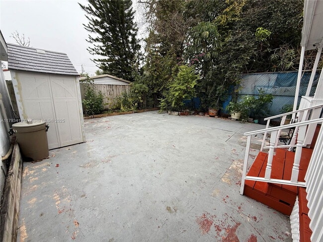 Building Photo - 1429 SW 23rd Terrace