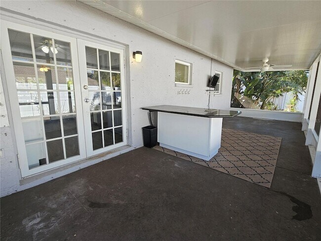 Building Photo - 272 Loyola Rd