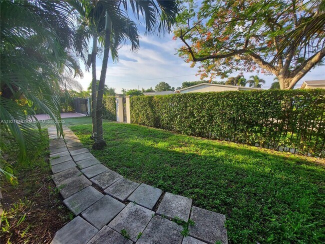 Building Photo - 8105 SW 17th Terrace