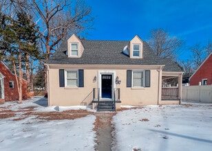 Building Photo - 1113 Evergreen Ave