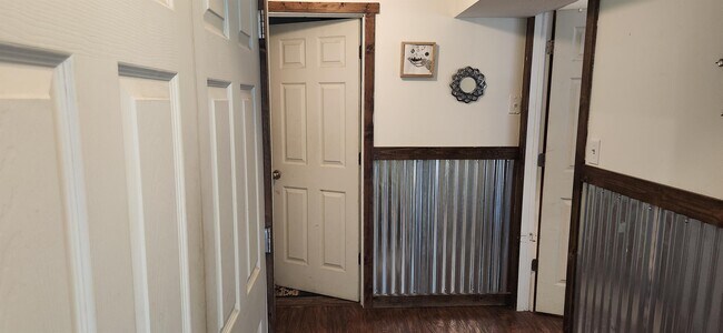 Building Photo - 420 N 19th Ave