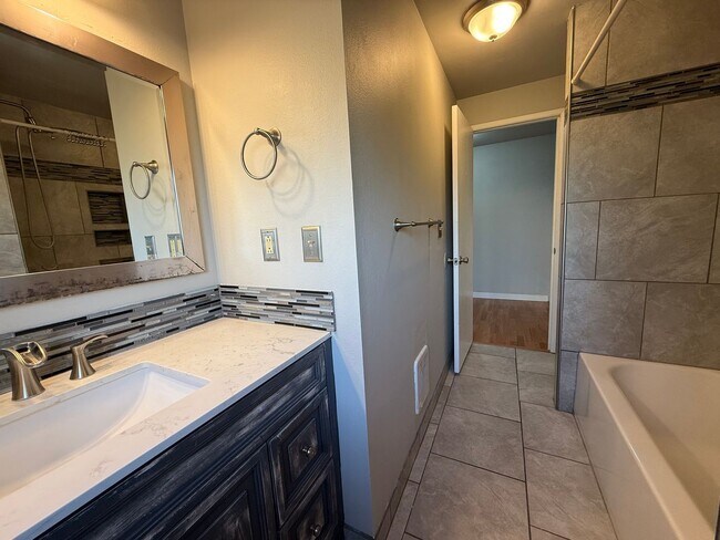 Building Photo - Spacious 3 Bedroom Home with Large Yard & 2-Car Garage