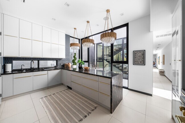 Building Photo - 838 California Ave