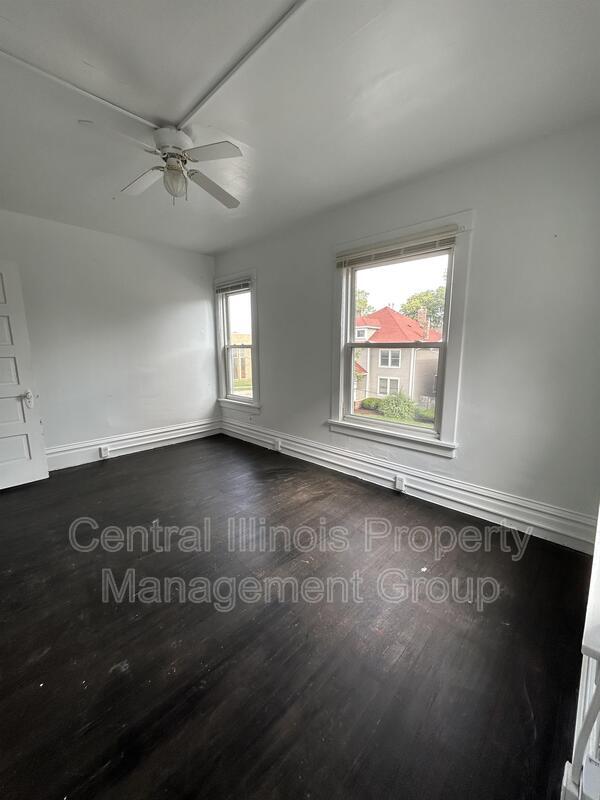 Building Photo - 403 E Monroe St