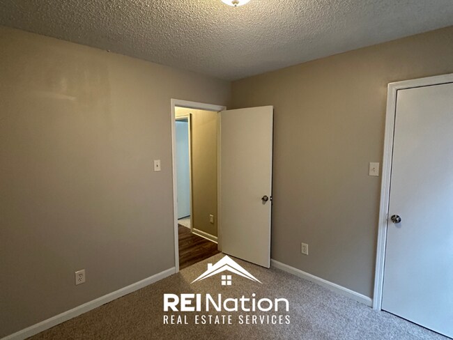 Building Photo - NEWLY RENOVATED! Massive 4BR/2BA Bartlett Stunner | Hardwoods & Fireplace!