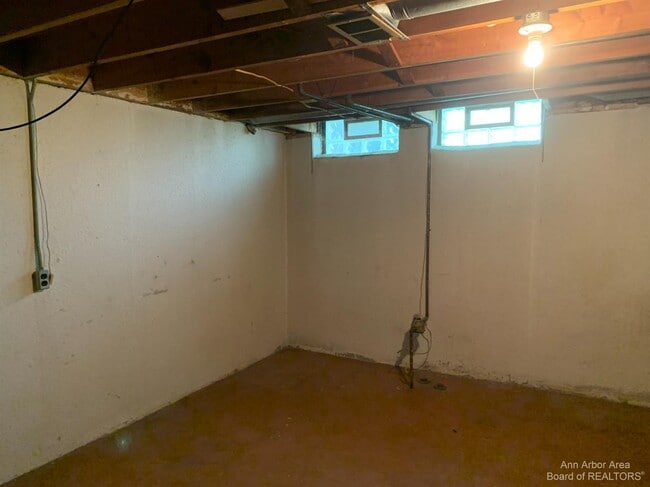 Building Photo - 566 Terrace Ln E