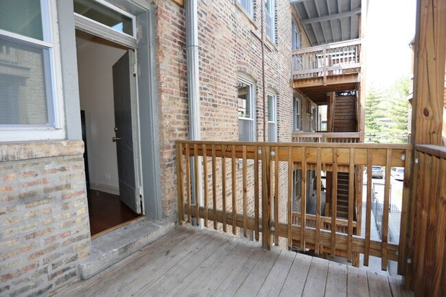 Building Photo - 4712 N Racine Ave