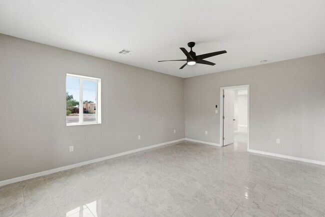 Building Photo - 3525 E Willard St