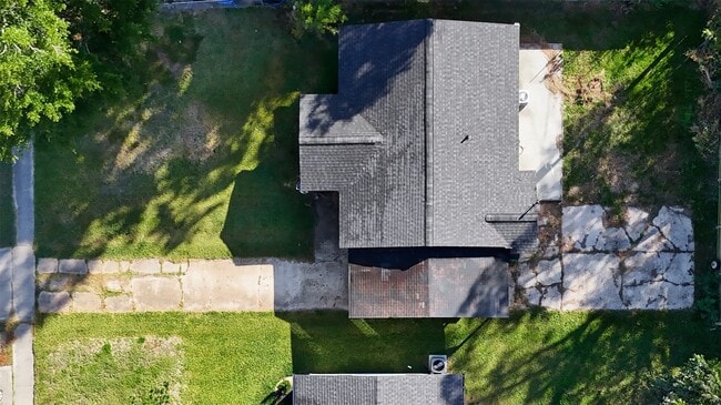 Building Photo - 303 Park St