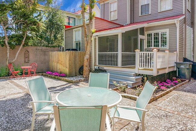 Building Photo - 6 Wentworth St