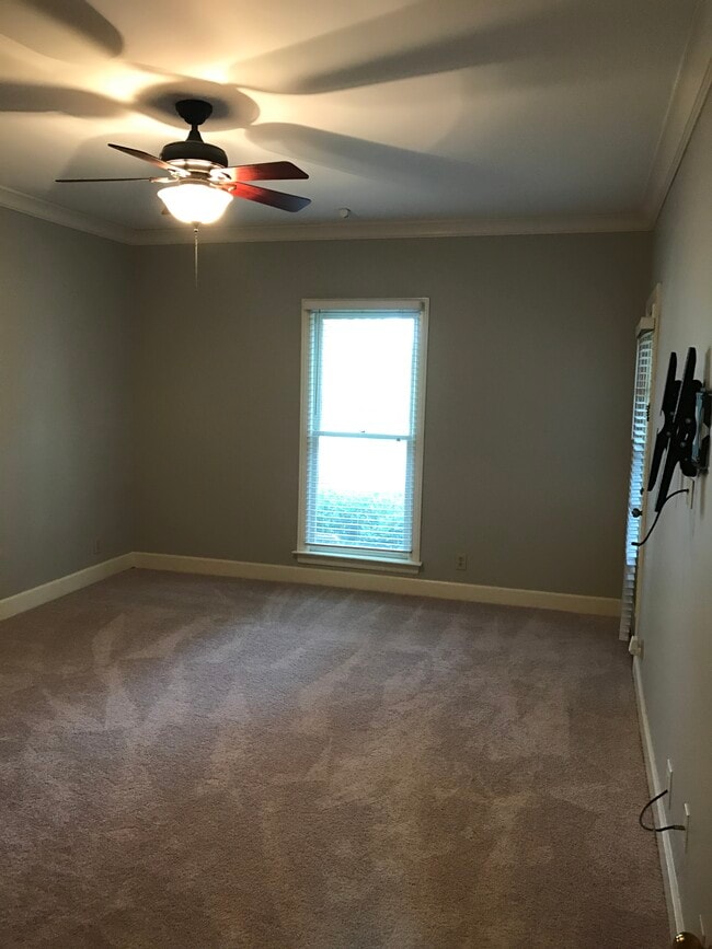 Building Photo - 511 Sloan Rd