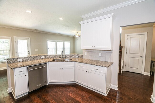 Building Photo - 987 Glenhaven Dr