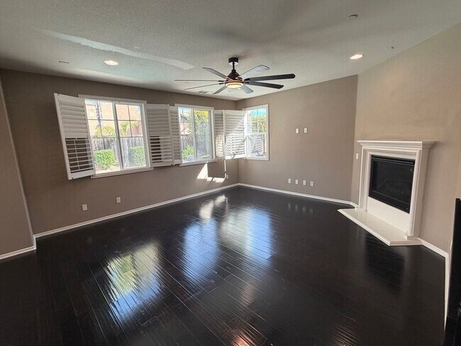 Building Photo - 27238 Avon Ln