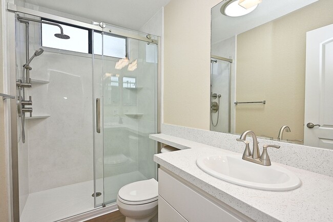 Building Photo - $3190 -- Beautifully Remodeled Townhome in...