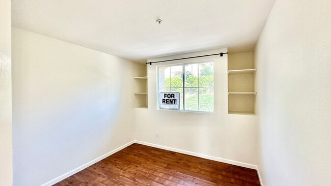 Building Photo - Lovely Two-Story Home in The Heights Overl...