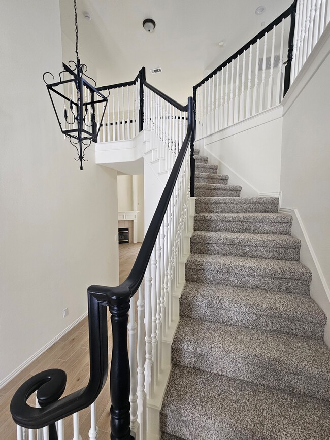 Building Photo - 1732 Auburn Dr