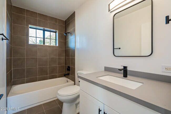 Building Photo - 1316 E Lemon St