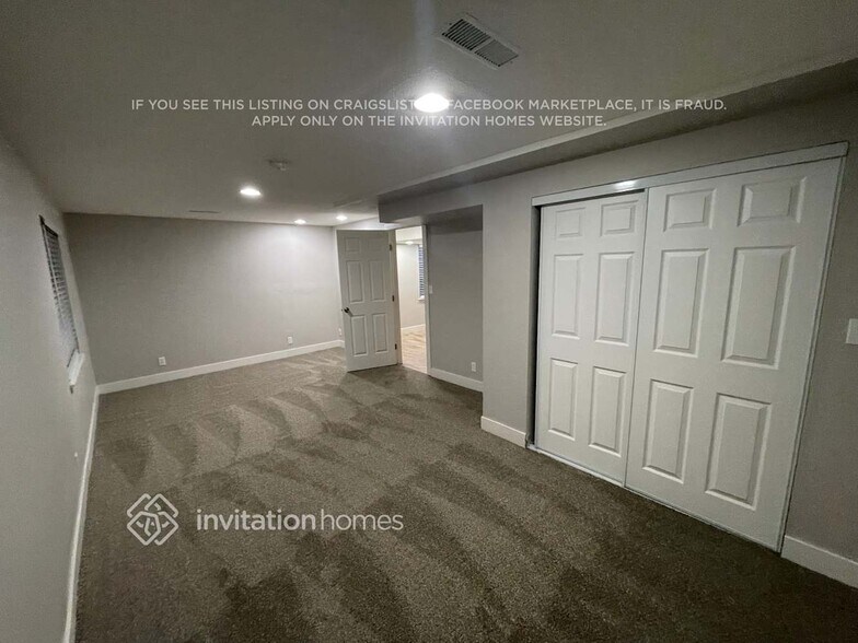 Building Photo - 10523 Hyacinth Pl