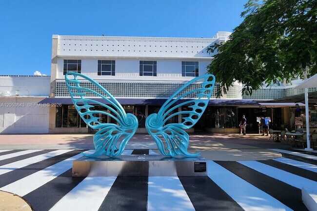 Building Photo - 1300 Lincoln Rd