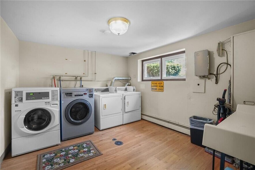 Building Photo - 2160 Mineral Spring Ave