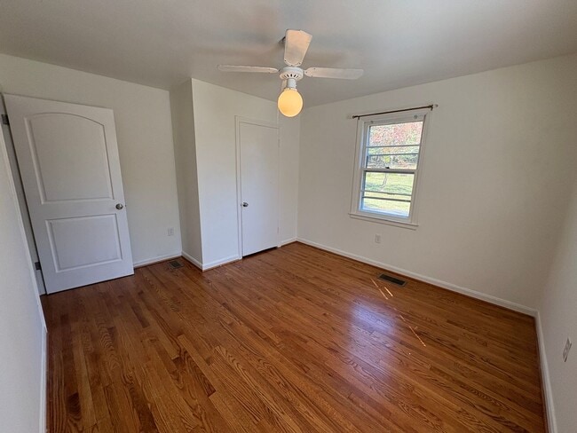 Building Photo - Beautiful home with lots of custom touches...