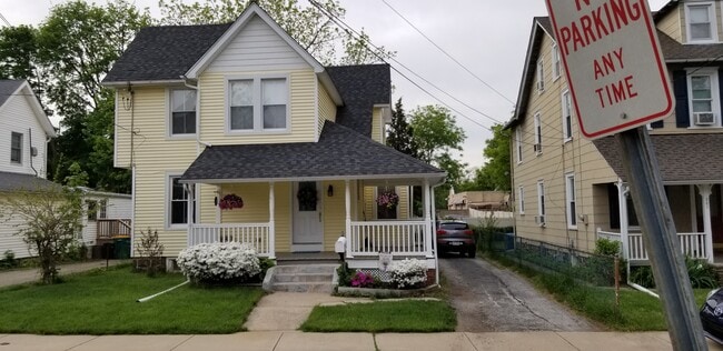 Building Photo - 733 Berwyn Ave
