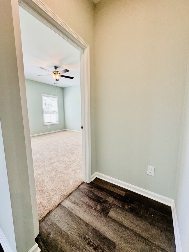 Building Photo - 464 Honeyhill Lp
