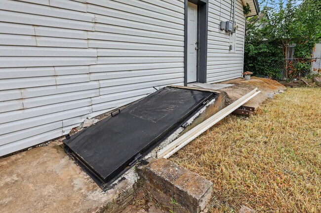 Building Photo - 537 SW 45th St